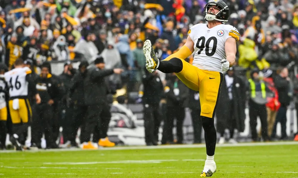 THIS IS INSANE: Pittsburgh #Steelers pass rusher TJ Watt has averaged 0.9 sacks per game since entering the League back in 2017, which is the best in #NFL HISTORY 

🤯🤯🤯

When he’s done TJ will likely be regarded as one of the 5-greatest pass rushers to ever play the game