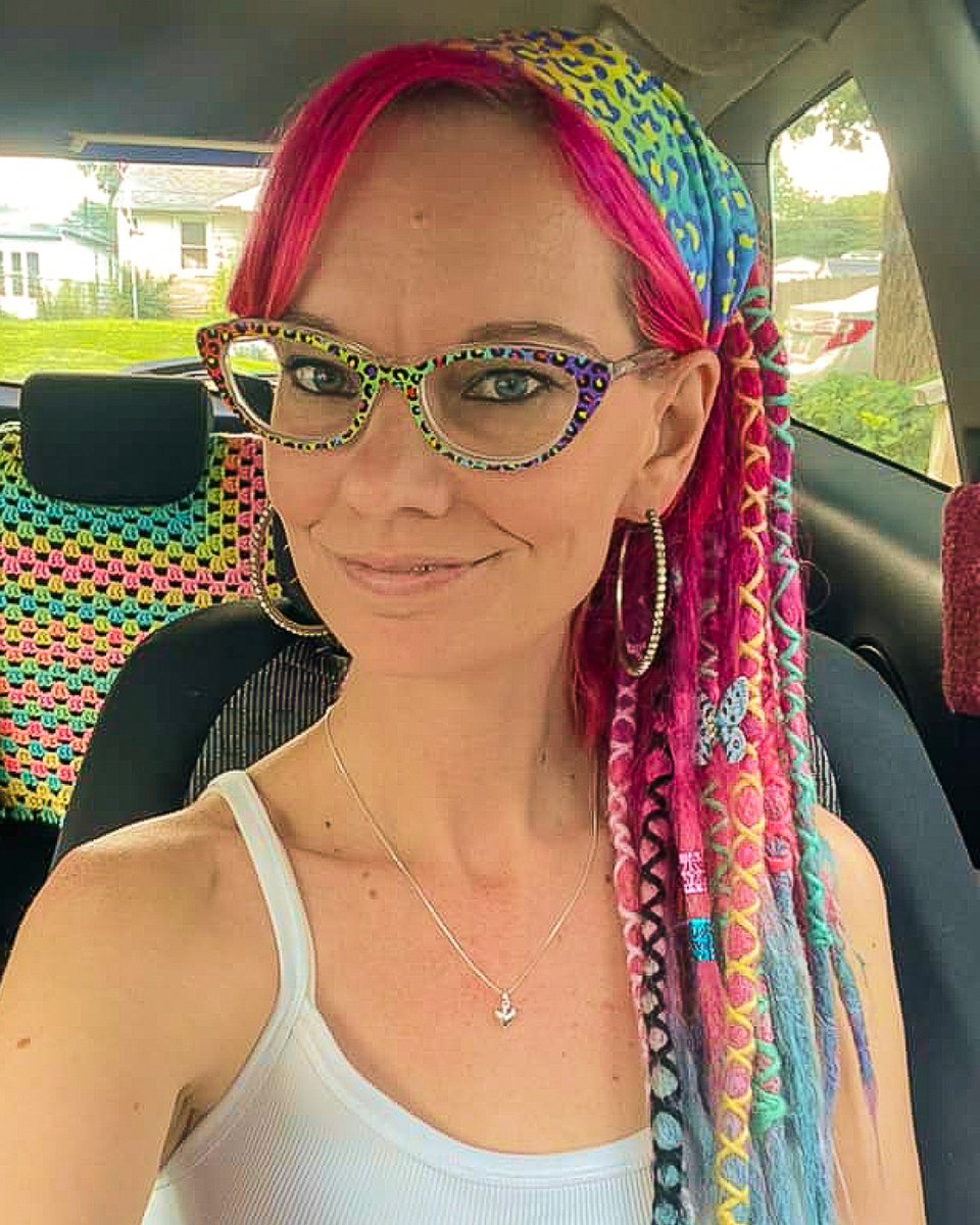 PairEyewear's tweet photo. Back to school has never looked so fashionable! 🤩
Which style from our We Spark Minds collection is your favorite? 📌
(📸: Meagan Shultz, Jilly Leigh, Dustin Gregory, Stephanie Cahen Kite) #PairFam #TheElla #TheMurphy #TheKirby https://t.co/SYJElMSy1e