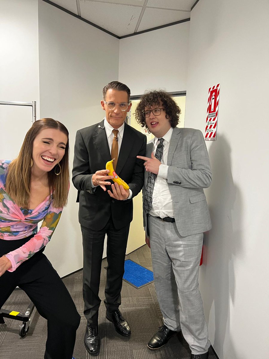 rayolearycomedy's tweet image. Apologise to your followers for asking them to listen to a banana themed podcast so you could win points on a comedy show. Best apology wins. Your time starts now #taskmasternz