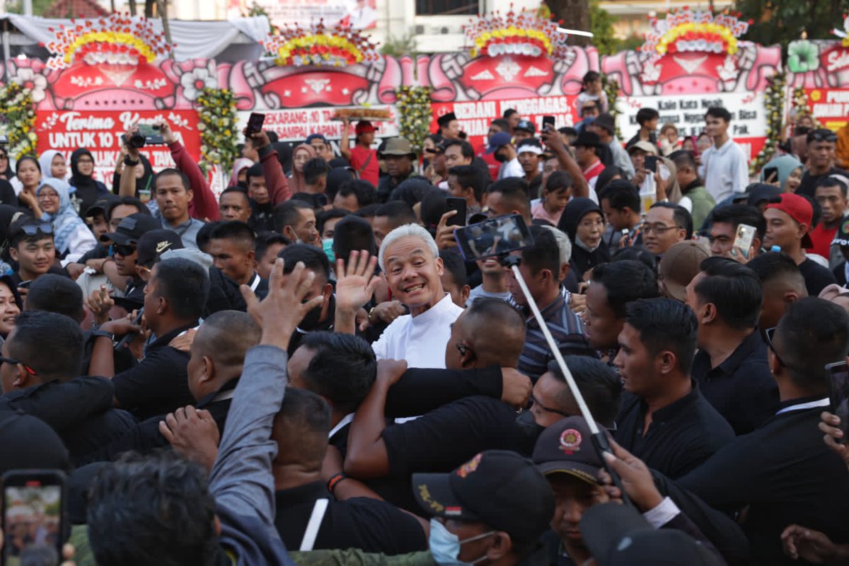 Matur nuwun pak <a href="/ganjarpranowo/">Ganjar Pranowo</a>  telah memberikan waktu tenaga pikiran dan semuanya utk mewujudkan kesejahteraan masyarakat Jawa Tengah. Sehat selalu pak Al Fatihah 🤲
Aku bocahmu 

#SosokGanjarPranowo
#JatengSelaluDihati