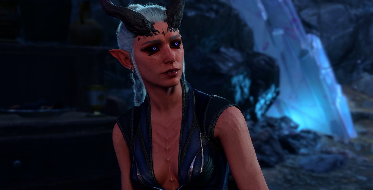 Moon_Chosen's tweet image. Night has arrived across the camp.

Visenya will be up yet awhile...