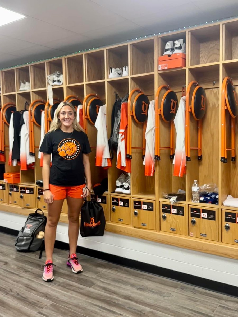 HallieOyer10's tweet photo. Great visit @BergVolleyball today!! 
Big decisions in the making!! #rollheid https://t.co/FaDpfA1OXQ