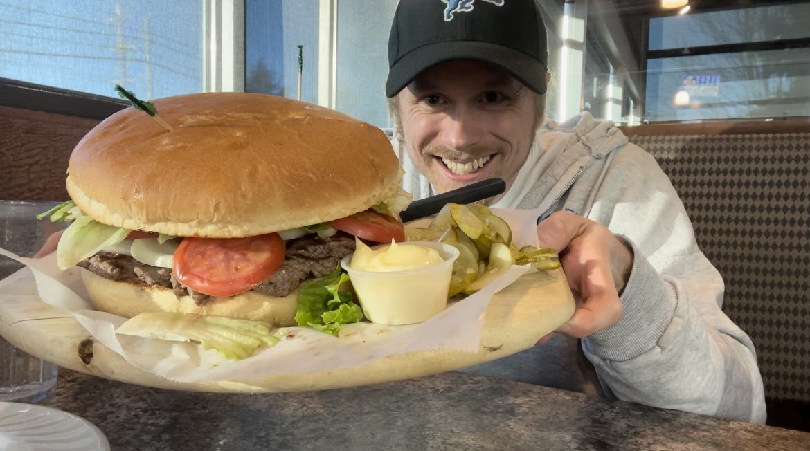 Giant burger challenge for breakfast?? 

Amore’s Beast Burger Challenge

youtu.be/Gv6saW9dYOI?si…

#food #foodie #foodchallenge #chesterfieldtownship #puremichigan #burger #amores #beastchallenge