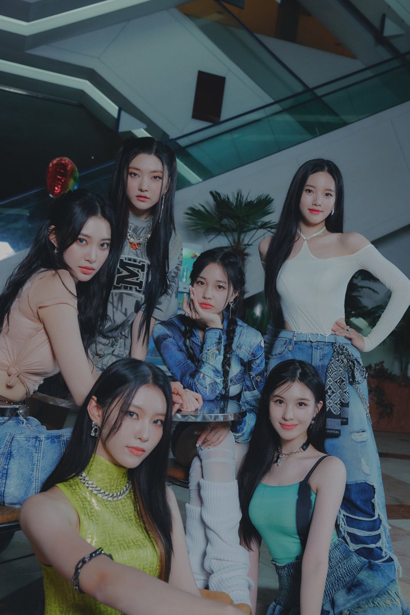 _Weeekly's tweet photo. [#위클리]                                    
Weeekly Digital Single [Good Day (Special Daileee)]
Concept Photo 2 #Weeekly

2023.09.12 12PM (KST)

#Good_Day #굿데이 https://t.co/T7aZRfEVLE