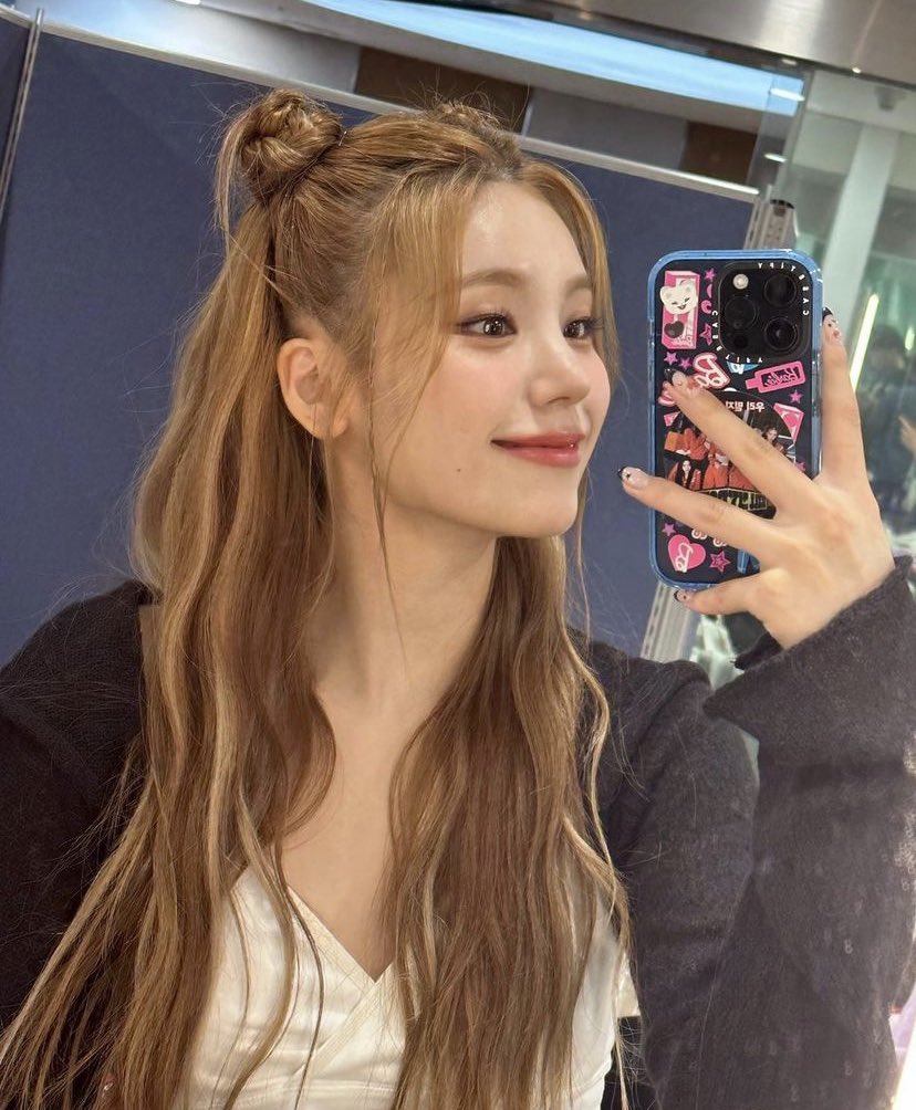 VILE00YJH's tweet photo. ⠀

⠀                  SHANTEL  ⌗   SNS UPDATE
⠀                  10월 26일      𓈃     WED.
     
                    ❛  good morning, everyone! stay hydrated and have a wonderful day ahead. ❤️
⠀ https://t.co/o8yaZcJ6KU