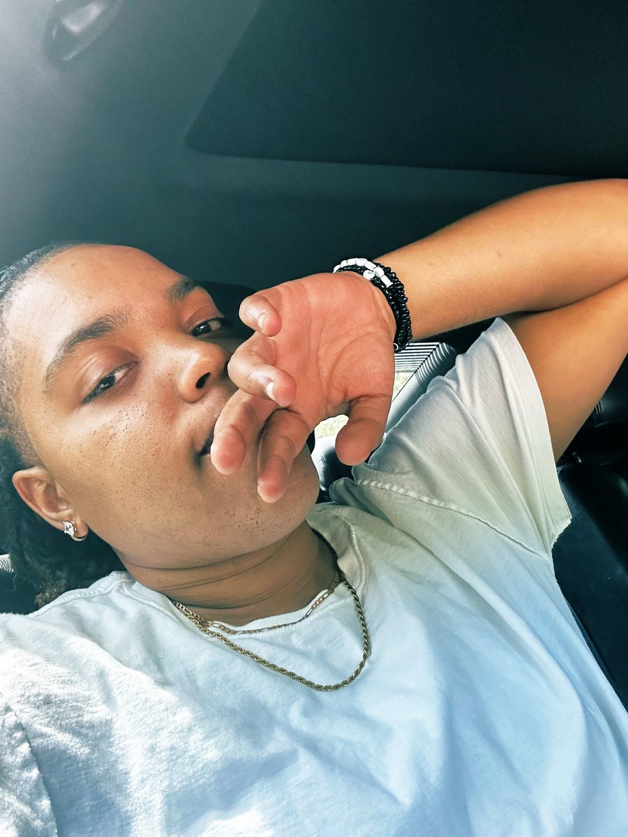 itsBooogieee's tweet image. ..lately , I just been coolin.