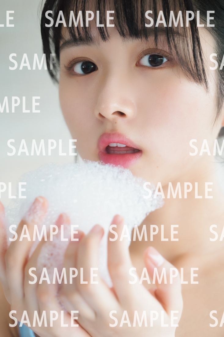 日向坂46上村ひなの、お茶目な泡風呂カット解禁🛁💕1st写真集特典