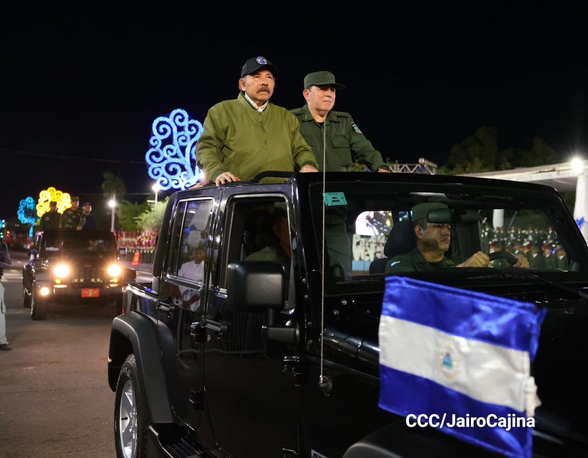 🇳🇮 Presidente Daniel Ortega y vice presidente Rosario Murillo, en el desfile militar “Pueblo – Ejército” en saludo al 44 aniversario de fundación del Ejército de Nicaragua. #PatriaBenditayLibre #PLOMO19