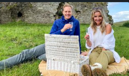 It was the last episode of Dan and Helen's Pennine Adventure on @channel5_tv last night.

A great series @mrdanwalker and @HelenSkelton !

If you missed any episodes, catch up online at orlo.uk/PGqzv  #pennineadventure