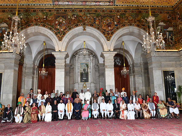 ani_digital's tweet photo. Last date for Padma Awards 2024 nominations is September 15
Read @ANI Story | https://t.co/IjImCZ90c7
#PadmaAwards #PadmaPuraskar #nominations https://t.co/een6WuvJF6