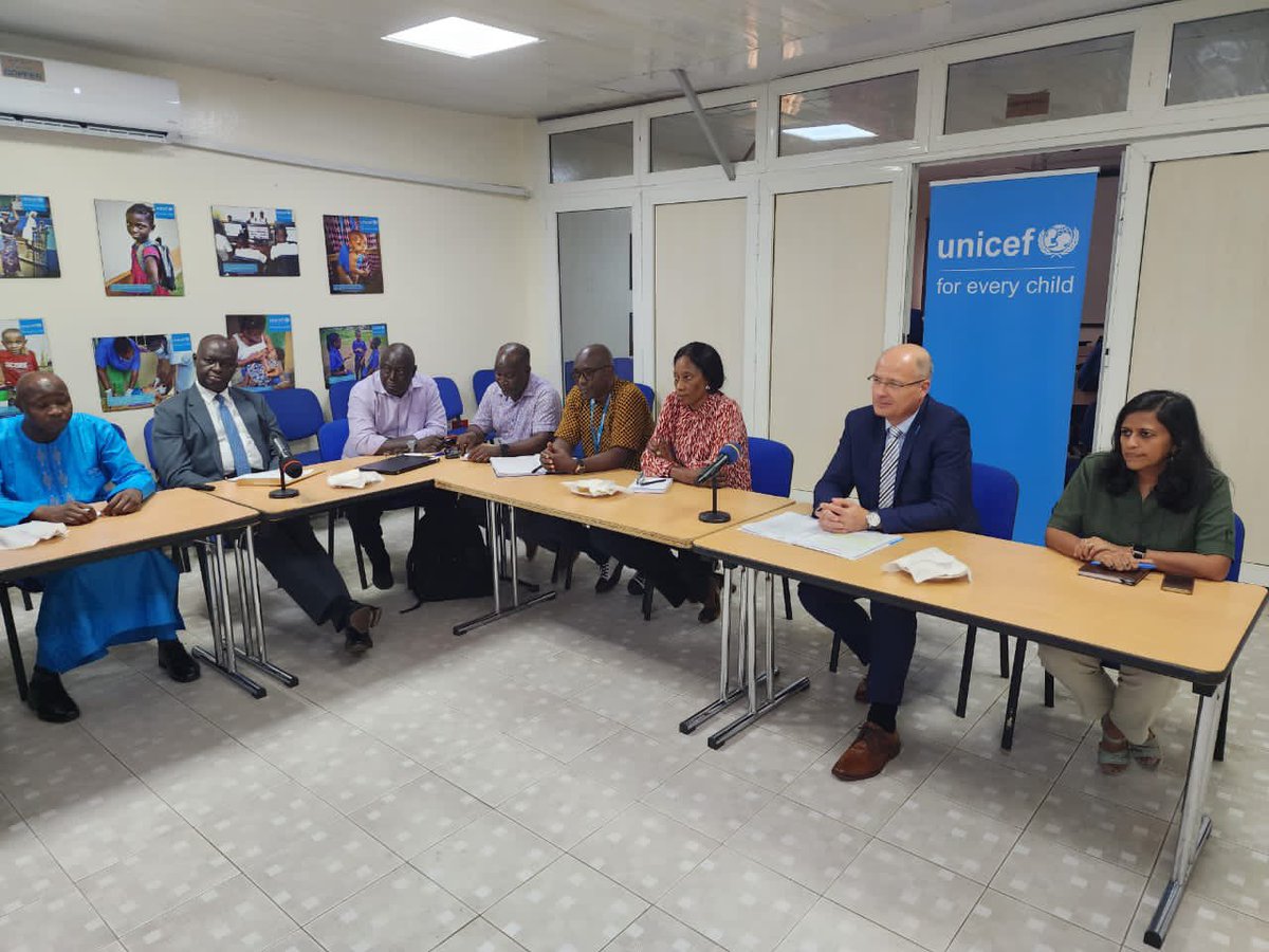 AUC_PAPS's tweet photo. The #APCAAC was received by the #UNICEF Country Representative in #SierraLeone, Rudolf Schwenk, for a discussion on intervention measures undertaken by Sierra Leone with the support of UNICEF towards the protection of #children in conflict and post-conflict situations https://t.co/cAeVEVRZct