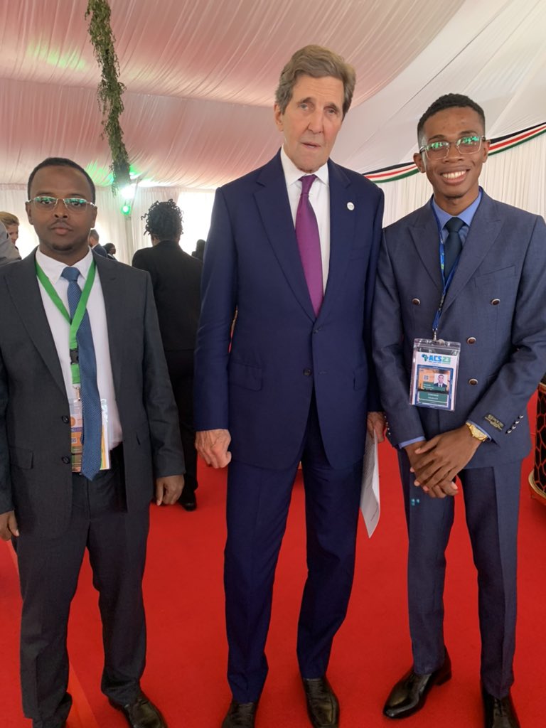 omoustadrane's tweet photo. [AFRICAN CLIMATE SUMMIT - KENYA 🇰🇪]
I had the opportunity to exchange in minutes and take a photo with His Excellency John Kerry, Special Envoy of the President of the United States for Climate.
#aca2023 #acs2023 #climateaction #climate https://t.co/6HakRF4T6m