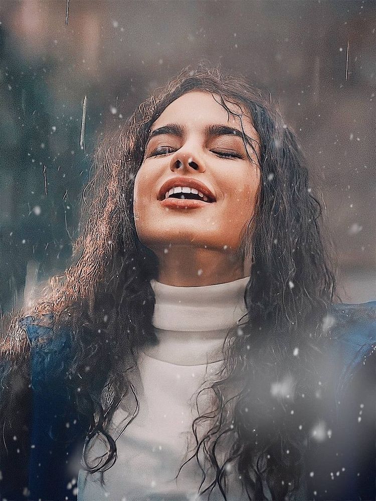 "Let the rain wash away all the pain of yesterday"...

#SuBurcuYazgıCoşkun #AsiyeEren