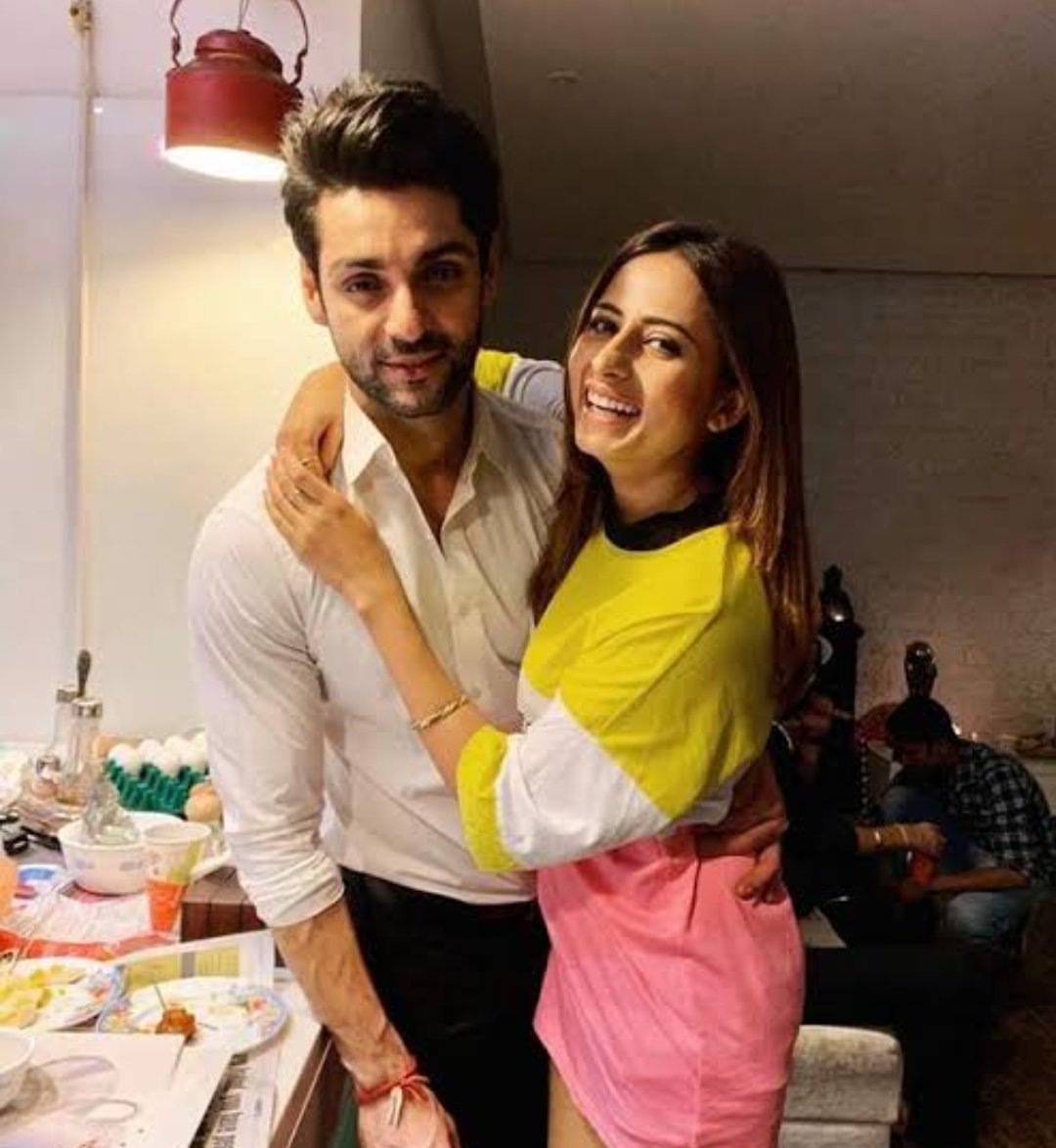 Happiest birthday <a href="/sargun_mehta/">Sargun Mehta</a> Hav a great day ahead 🎂✨ #Karanwahi #sargunmehta