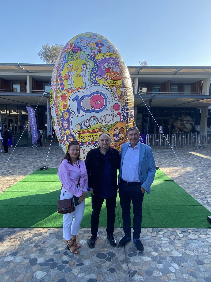 ICM_Montpellier's tweet photo. #Surprise 🤩🏉

A l’occasion de l’accueil de l’équipe des @SamoaRugby a @montpellier_ pour la coupe du monde de rugby, l’artiste @CelaireFranck a créé une œuvre monumentale et a décidé de mettre en avant l’ICM pour ses 100 ans ! 
#Prévention #GDVB #SantéGlobale
@Montpellier3m https://t.co/nyHeSZyWjC