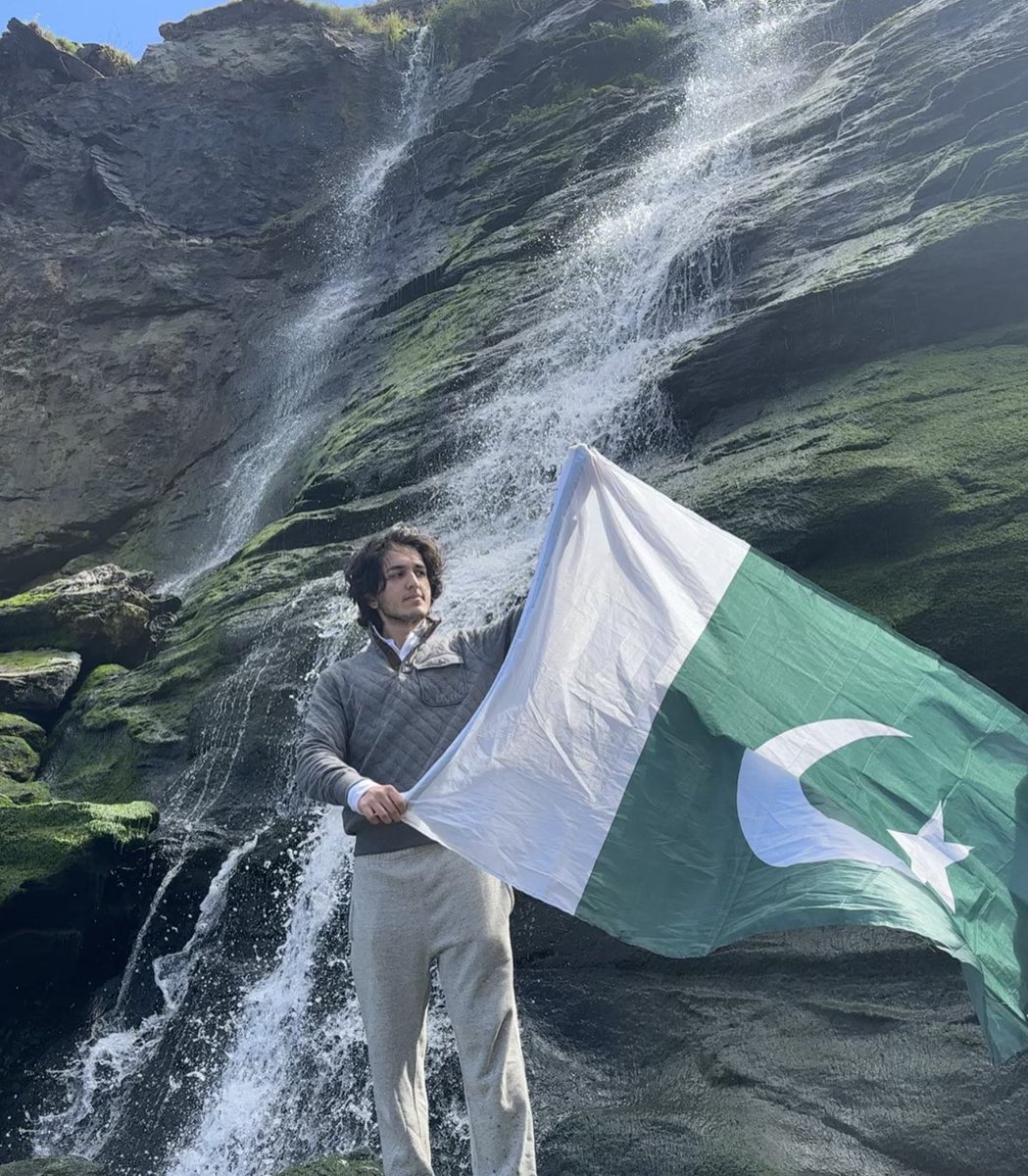 ShayanA2307's tweet photo. The sacrifices of the martyrs will not be in vain! Pakistan will rise! Pakistan Zindabad! https://t.co/rJTVgsFR2k