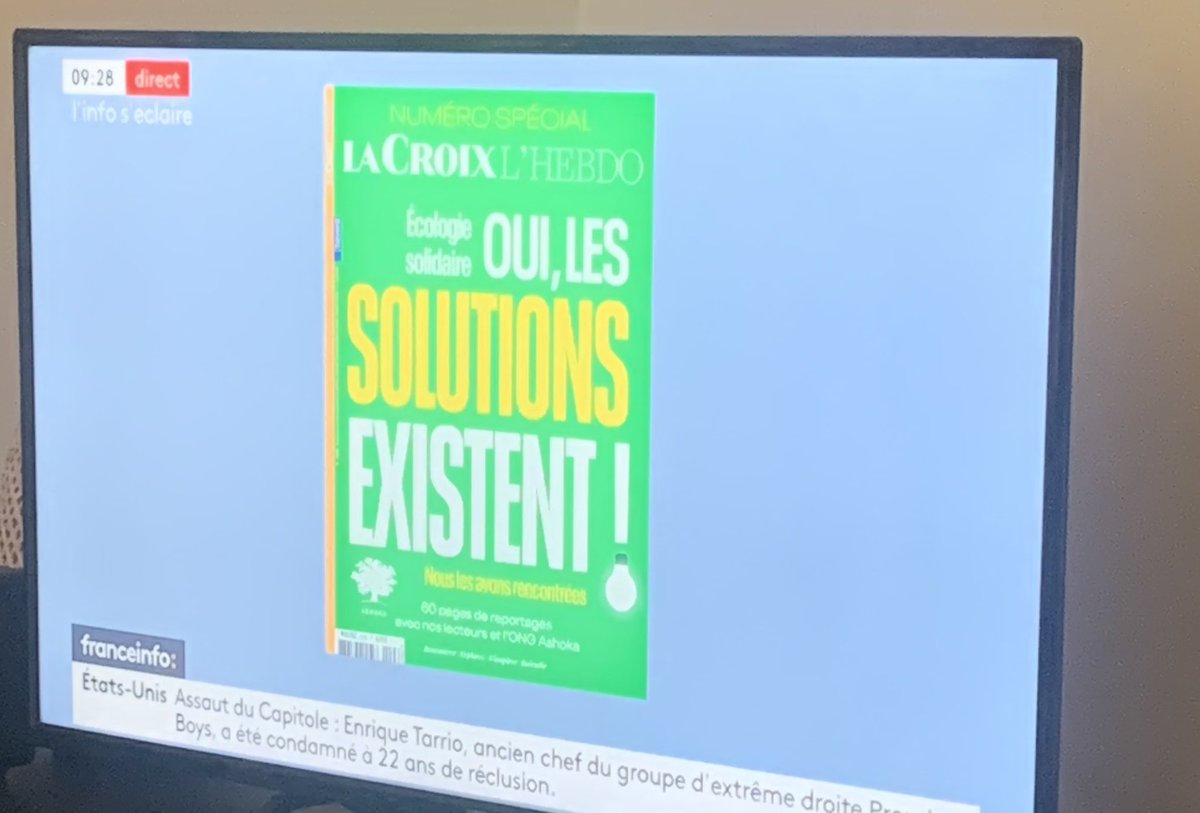 elsagrangier's tweet image. 9h24 - et les copains de @franceinfo présentent plein écran notre beau numéro spéciale solutions @LaCroix l’Hebdo ! Merci @AxeldeTarle