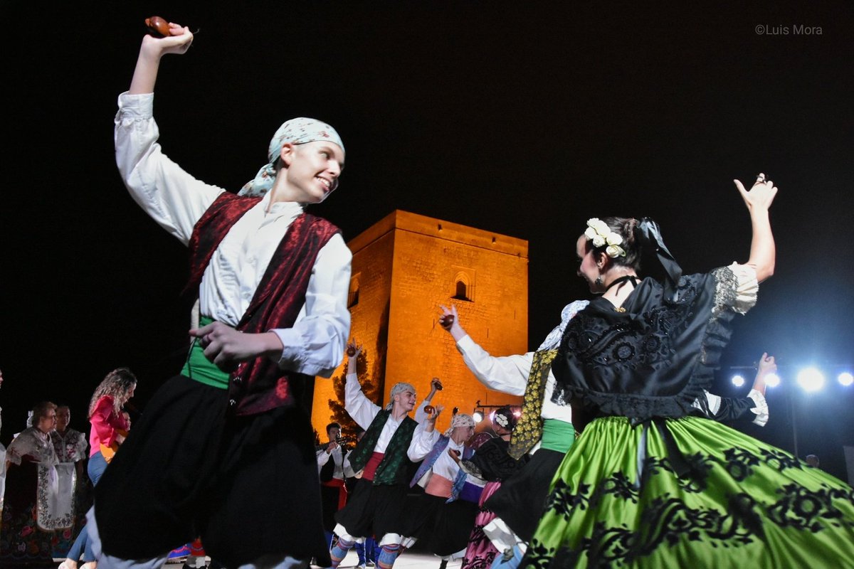 📸Este martes acogíamos la recepción oficial del XXXIII Festival Internacional de Folklore Virgen de las Huertas organizado por <a href="/FolkLorca/">CYDVIRGENDLASHUERTAS</a>

Provenientes de Kazajistán🇰🇿, México🇲🇽 y Tailandia🇹🇭 pudieron disfrutar de la belleza del #CastillodeLorca de noche

Gracias por elegirnos😊