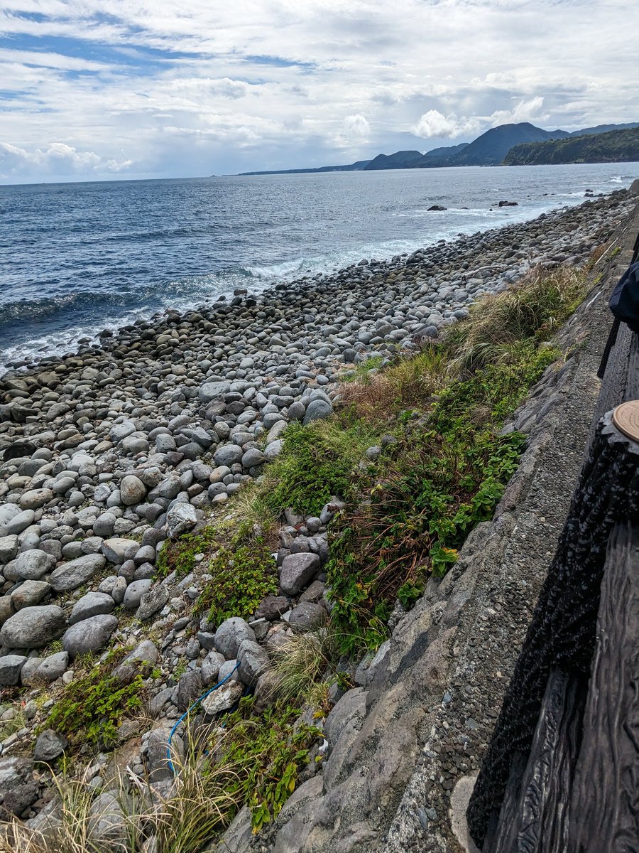 掃除して、よかったぁ😊
ホントにきれいになりました
＃清掃　＃稲取　＃海岸清掃　＃就活