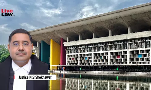 LiveLawIndia's tweet photo. #CourtroomExchange 

"Every lawyer must read two cases a day": Justice NS Shekhawat of Punjab &amp; Haryana HC suggests to junior lawyer seeking bail for accused in NDPS case. https://t.co/brDU0LbMV4