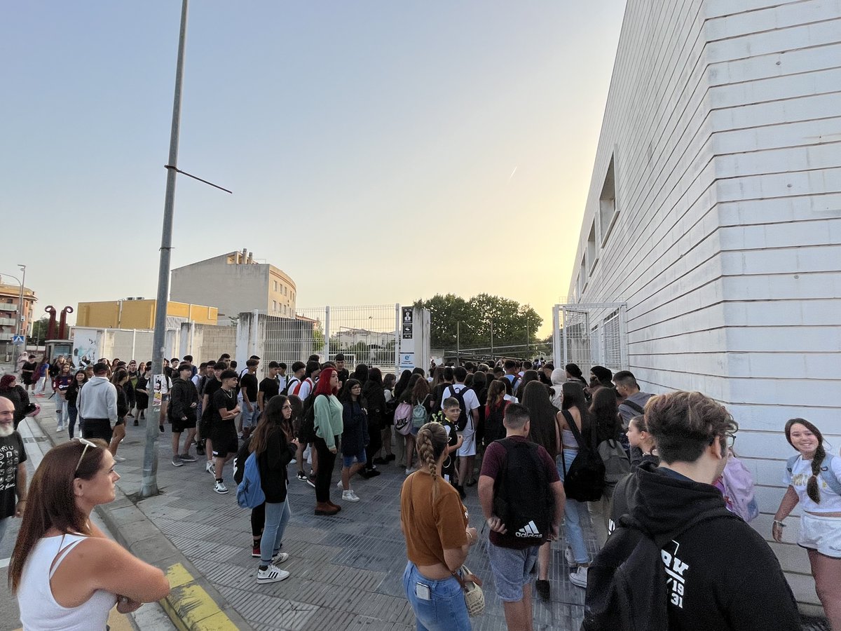 Aj_Tordera's tweet photo. ☀️Bon dimecres! 

👩‍🏫🏫Obertura amb normalitat dels diferents centres educatius del municipi. Avui, 6 de setembre, ha començat el curs escolar 2023-2024 per als ensenyaments d'educació infantil, primària i secundària obligatòria

ℹ️ https://t.co/3mUaBV1zGx

#TorderaEduca #Tordera https://t.co/LslLtPxTTd