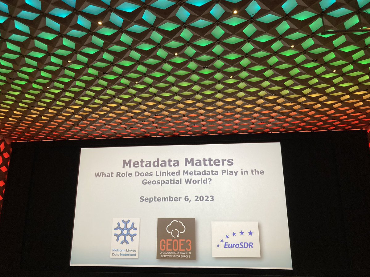 Present met #Datavindplaats en #metadata van <a href="/digi_vlaanderen/">Digitaal Vlaanderen</a> op de conferentie #MetadataMatters in Nederland van @platformLinkedData, @Geoe3 &amp; <a href="/EuroSDR/">EuroSDR</a>