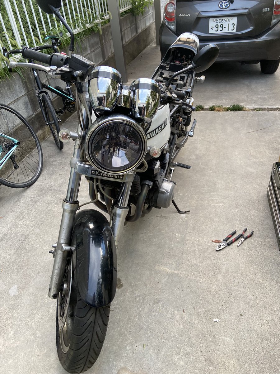 ami_ryuichi's tweet photo. バラバラから元に戻したのに、キャブの下側からオーバーフローするしシフトペダル動かないし
免許はあるのにいつになったら乗れるのやら😭 https://t.co/GQ64ThqulY
