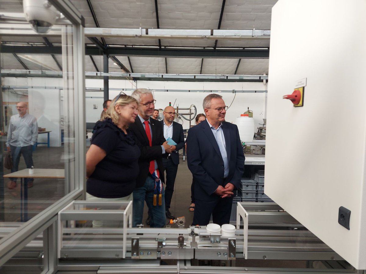 MarionDepute41's tweet photo. Visite du @LyceeAmpere de #vendôme avec @fbonneau, le maire Laurent Brillard, Magali Marty, pour découvrir les nouvelles formations professionnelles. #Reformelp @CGrandjean_ https://t.co/xHelgqLC4P