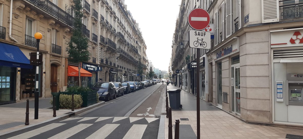 Neuillyavelo's tweet photo. Présentation des nouveaux aménagements cyclables de @VilledeNeuilly quartier des #Sablons. 
Pas mal non? #zone30 #DSC 🚲👏
Voici la rue de Chartres: https://t.co/a46jR2z8p8
