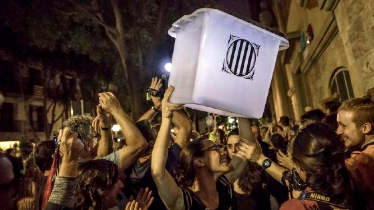 Es veu que aquesta foto emprenya molt els espaÑolots … no els hi ensenyèssiu pas, eh!! … 🙄