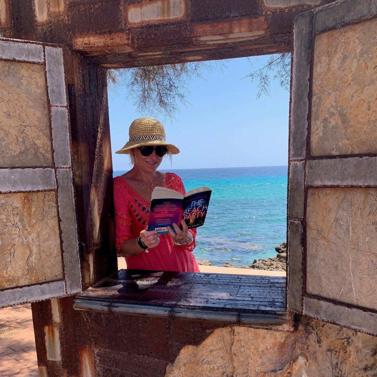SOTCollege's tweet photo. 𝑻𝒖𝒓𝒏 𝒕𝒉𝒆 𝒑𝒂𝒈𝒆… 📚

Dive into a new world and read a book today! In celebration of #NationalReadABookDay, our staff have embraced the campaign by reading a book in an unusual place. 🗺️

Championing 👑 the challenge is Head of Learning for English & Maths, Holly Connor! What a beautiful location 🌞🏝️ to enjoy a spot of reading.