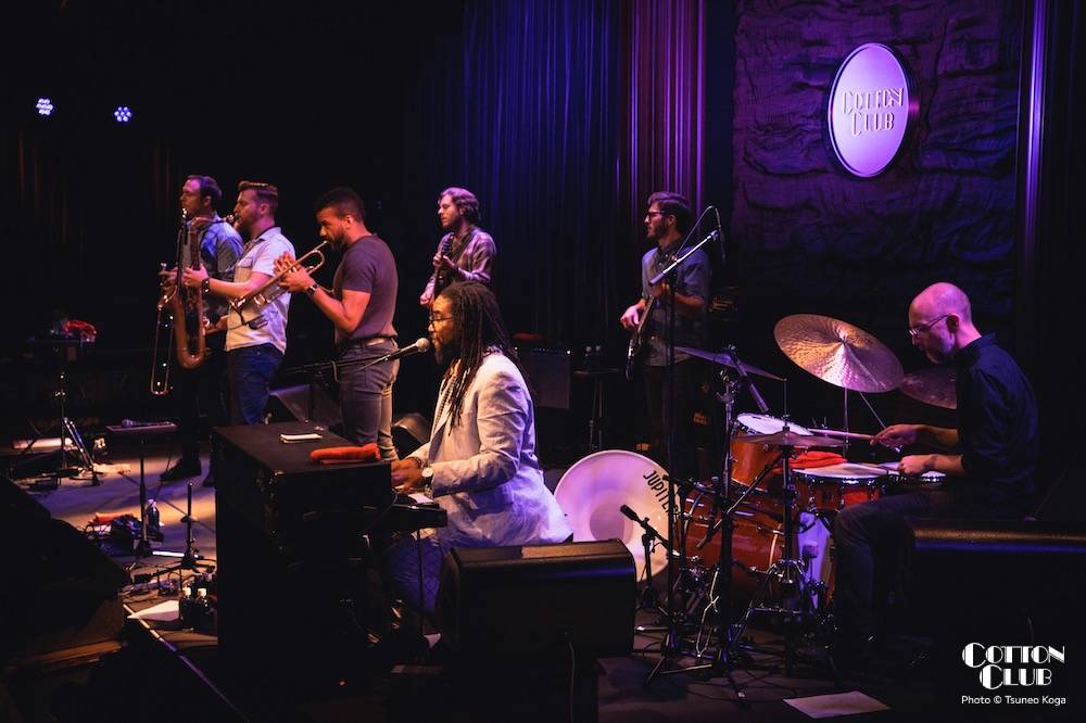 cottonclubjapan's tweet image. 【LIVE PHOTO】
HUNTERTONES + Akie Bermiss (of LAKE STREET DIVE)
ハンタートーンズ + アキー・バーミス（レイク・ストリート・ダイヴ）
(2023 8.26 sat.) photo by Tsuneo Koga

#DanWhite (sax)
#JonLampley (tp,sousaphone)
#ChrisOtt (tb,human-beatbox)
#JoshHill (g)
#AdamDeAscentis (b)