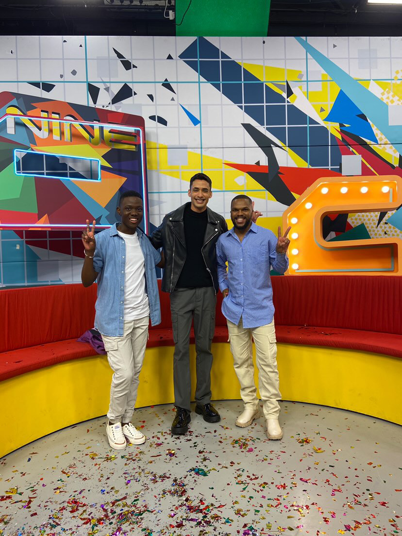 hecticnine9's tweet photo. 1st Live Show of S17 DONE & DUSTED 🥳🥳🥳🥳
Thank you to our Guest @anamkhaya_m & DJ @cairocpt
CATCH US TODAY AS WE DO IT ALL AGAIN BESTIES!
@ 4:30PM ONLY ON SABC 2🥳🥳💅
#hecticnine9 #hectic #SoMenine9 #sabc2 #Smartnine9 https://t.co/1KIWkvHFGX