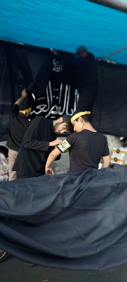 masoomane's tweet photo. گاهی اوقات تصاویر بیشتر از کلمات حرف میزنند
به راستی که جوانان نسل سوم انقلاب، حافظ ارزش های شهدا هستند.
#حب_الحسین_یجمعنا 
#حسینیه_ایران https://t.co/GnyXZ7aybr