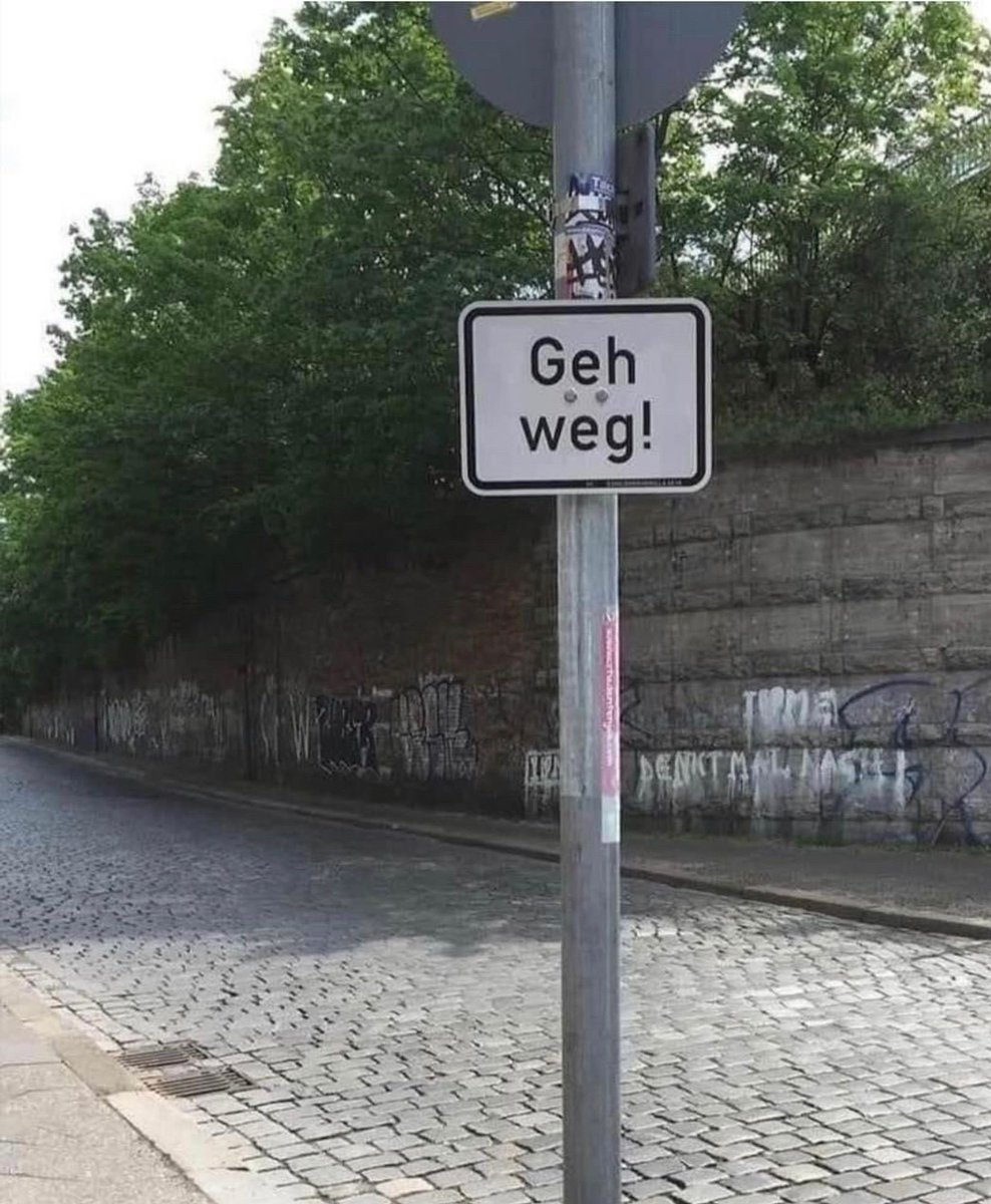 Von diesem wunderbaren Verkehrsschild habe ich mal 10 Stück für den Privatgebrauch bestellt… 😇
