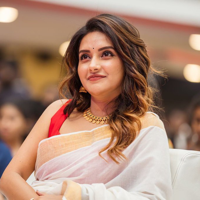 F5UABHjakAARQPp?format=jpg&name=small