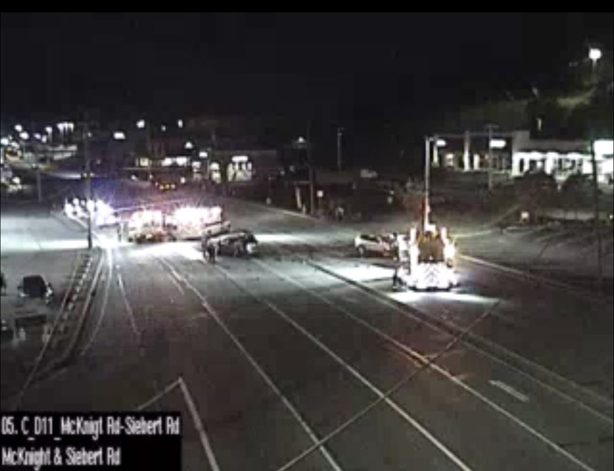 RossWestViewEMS's tweet photo. McKnight Road is completely shut down both northbound and southbound between Siebert Road &amp; the Northern Entrance to North Hills Village Mall. All on duty RWVEMS units along with our partners at Peebles District Volunteer Fire Company &amp; Berkeley Hills Fire Company are on scene. https://t.co/7ik6Rb87lY