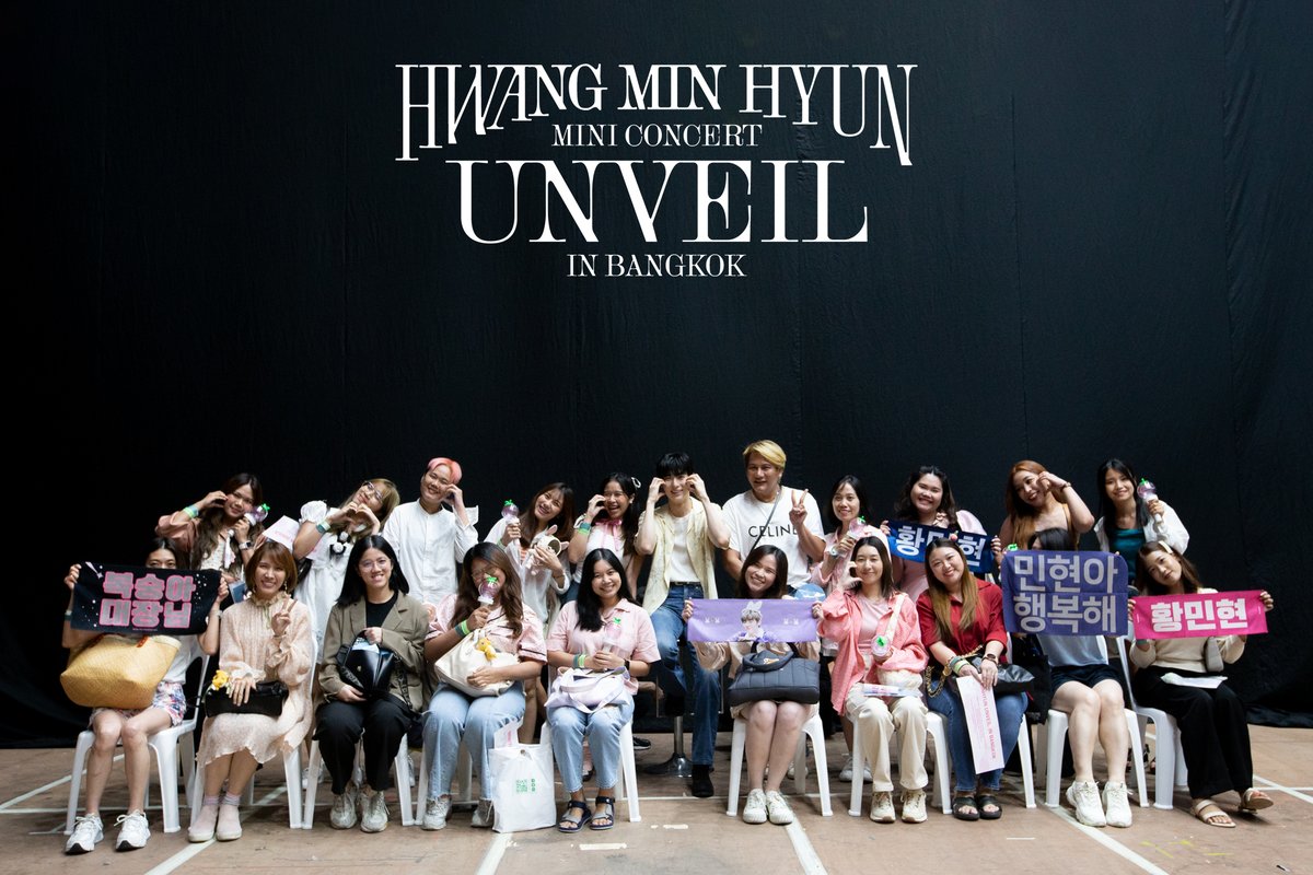 achiactivation's tweet photo. 2023 HWANG MIN HYUN MINI CONCERT <UNVEIL> IN BANGKOK

🍑ภาพกรุ๊ปโฟโต้ / Group Photo (2)

All Photo HD Link > https://t.co/qysqba8gIn

#황민현 #HWANGMINHYUN #UNVEIL_IN_BKK
#PLEDISENTERTAINMENT #CHANACTIVATION #WP24Group #VIUThailand #ACHIACTIVATION #THECONCERT https://t.co/6TIevA0J3N