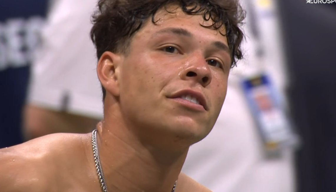 What was that?

Three gifts from 6-4 to 6-7* followed by the best forehand of the match to save a set point. They finally takes the tiebreak.

Crazy scenes.