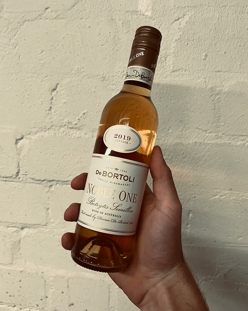 halfbottles's tweet photo. A Noble Drop! Introducing the De Bortoli Noble One 2019 - a fabulous fortified wine with hints of citrus and honeyed stone fruits with vanilla bean accentuation. You can expect to pay $31.50ea/dozen for this one! #debortoli #fortifiedwine #halfbottles #bhbs https://t.co/lBZtvDmWxc