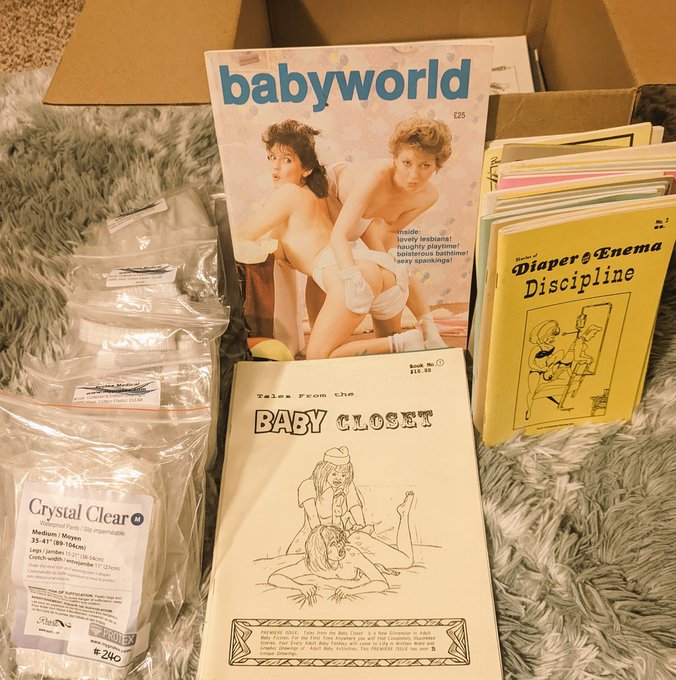 Wow, thank you for this box of vintage gifts. 💕 There's quite a few I've never seen before &amp; I can't<a href="/tag/abdl"class="tags"><span>#abdl</span></a><a href="/tag/abdldiaper"class="tags"><span>#abdldiaper</span></a><a href="/tag/diaperperv"class="tags"><span>#diaperperv</span></a>