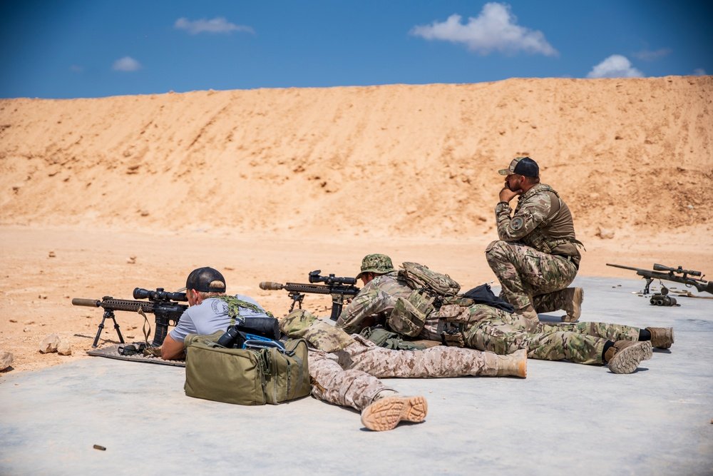 thewittynoise's tweet photo. #ExerciseBrightStar Update: Egyptian Police Hostage Rescue Force conducts bilateral field training drills with #US Marines & Navy SEALs as part of Exercise Bright Star 23.
@ShivAroor @alpha_defense @amitabhprevi https://t.co/RRYx0vBqQt