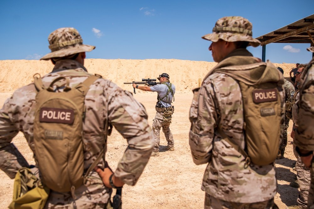 thewittynoise's tweet photo. #ExerciseBrightStar Update: Egyptian Police Hostage Rescue Force conducts bilateral field training drills with #US Marines & Navy SEALs as part of Exercise Bright Star 23.
@ShivAroor @alpha_defense @amitabhprevi https://t.co/RRYx0vBqQt