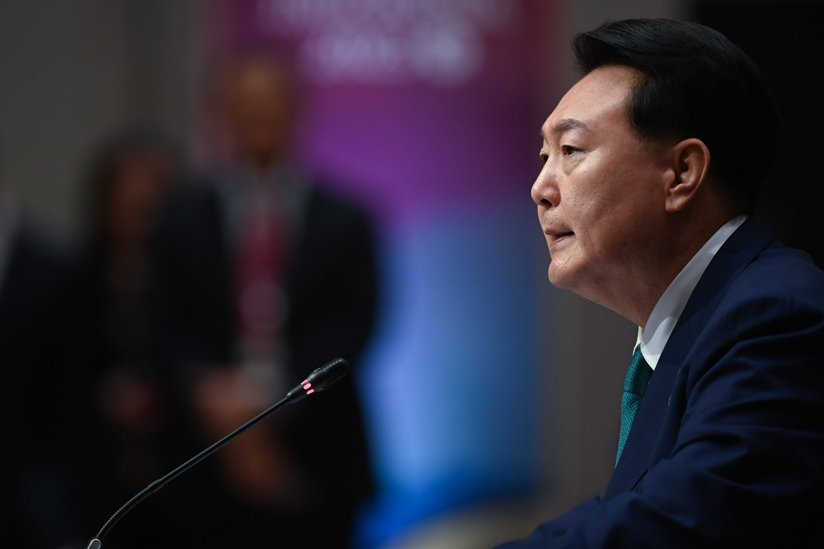 Presiden 🇮🇩 Jokowi membuka KTT ke-24 ASEAN - 🇰🇷 dan sampaikan pentingnya kemitraan dlm transisi energi dan transformasi digital, serta upaya bersama utk menjaga stabilitas di kawasan Indo-Pasifik. 

Lebih lanjut kem.lu/6k5

#IniDiplomasi