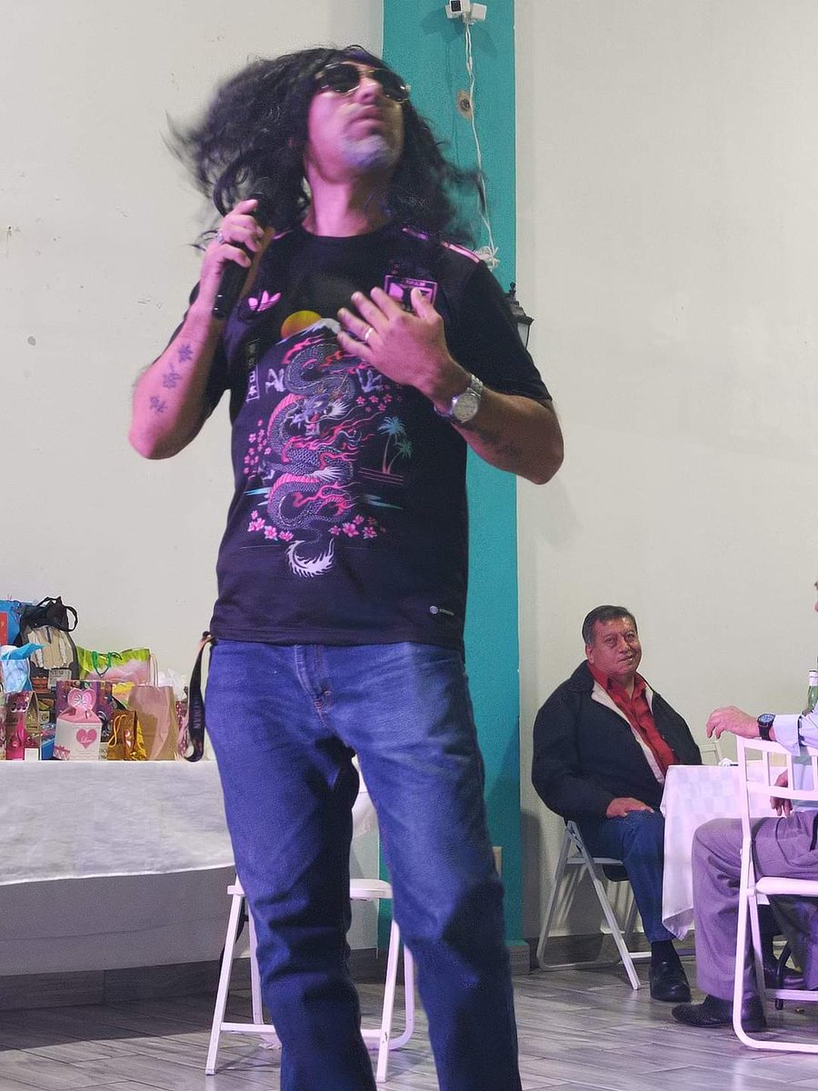 KuanMa's tweet photo. Haciendo show en una fiesta familiar, me animé a hacer el ridículo... https://t.co/jUCUctHXgz