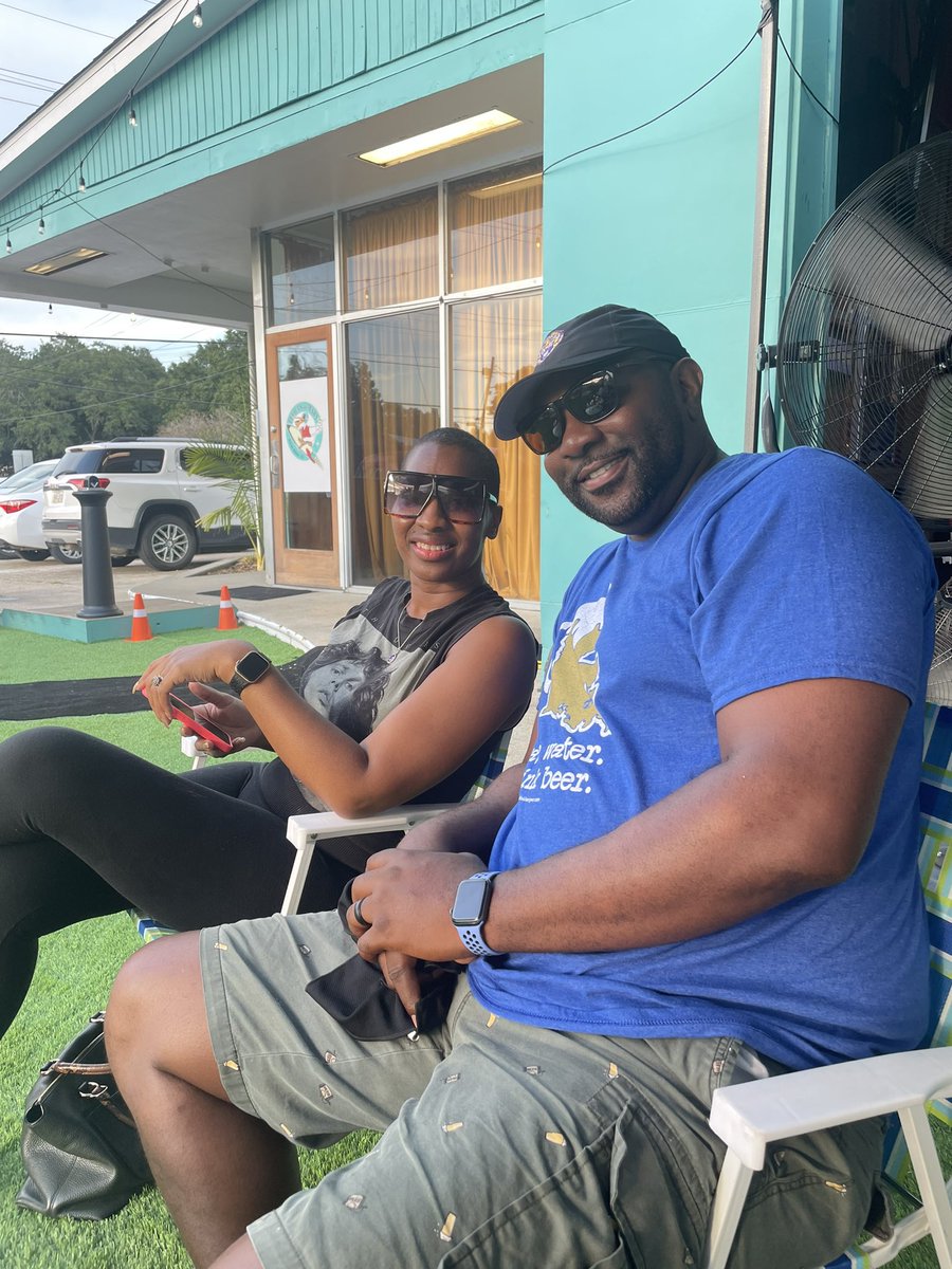 Derrick01205662's tweet photo. Young Sis and I big chillin….. #FamilyFirst https://t.co/aXw6elw33t
