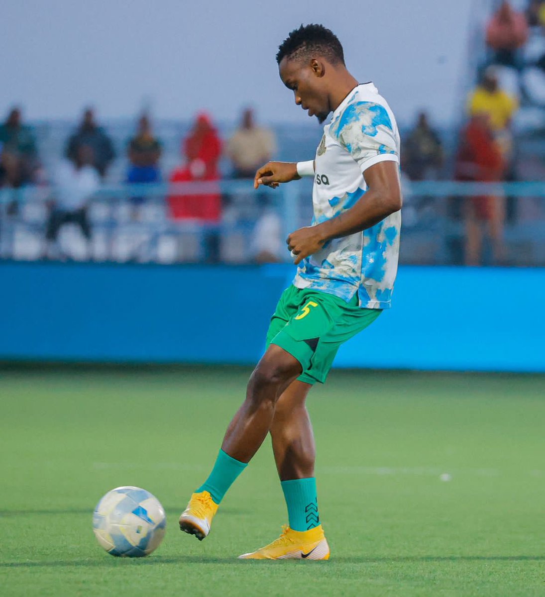 Dickson Job, Mchezaji ambaye Simba walikuwa wa kwanza kutambua ubora wake na ndio timu ya kwanza kuwasiliana na Mtibwa ili akakipige makutano ya Uhuru na Msimbazi. 

Ni makosa kidogo tu ya kiufundi yalitokea na Kijana akaenda Yanga,.