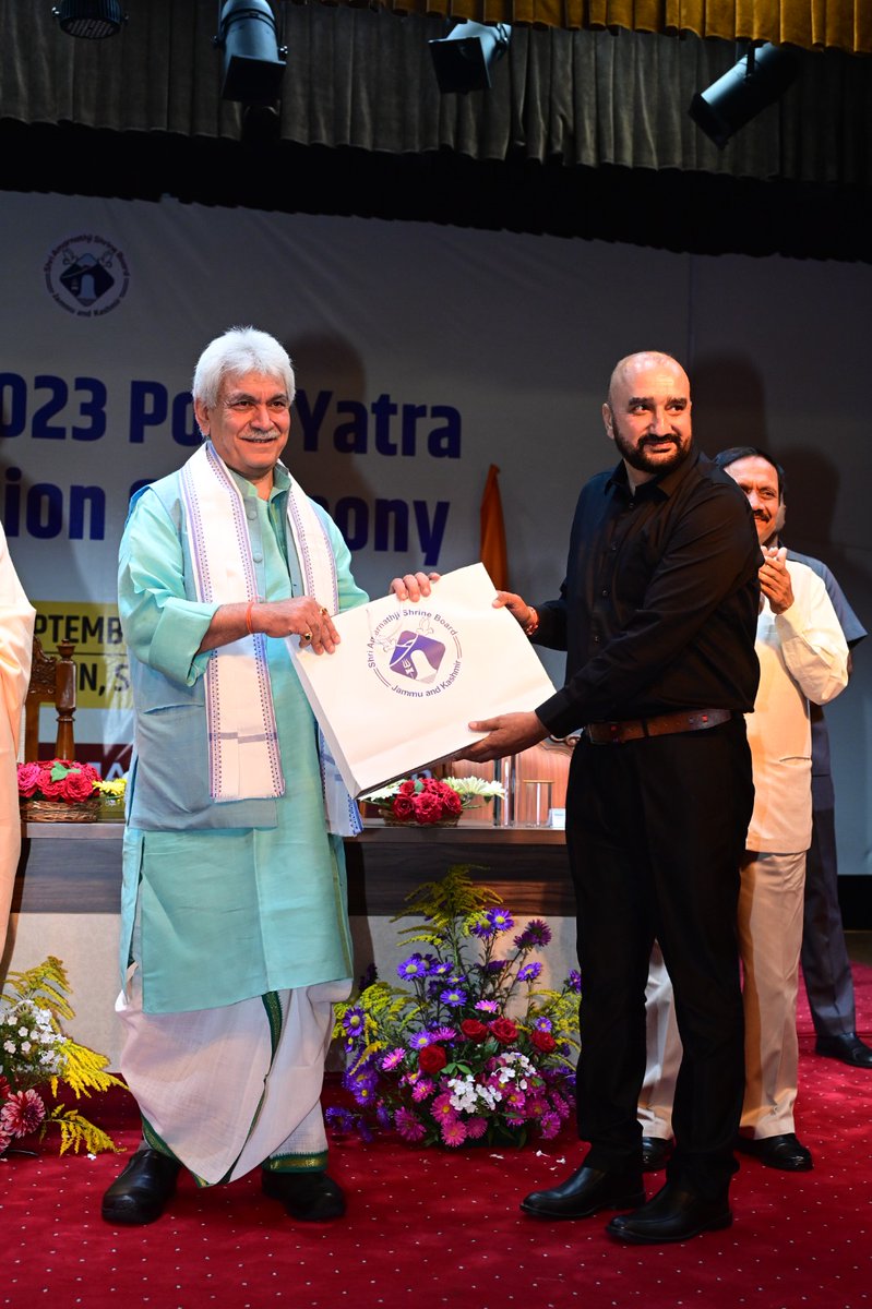 Thakurss111's tweet photo. #Humbled on being felicitated by the Hon'ble  @OfficeOfLGJandK,  @manojsinha_ Sir on successful culmination of #ShriAmarnathJiYatra2023
Satisfaction lies in the effort, not in the attainment, full effort is full victory and Power of passion, hard work, and never giving up always works.

#JaiBhole