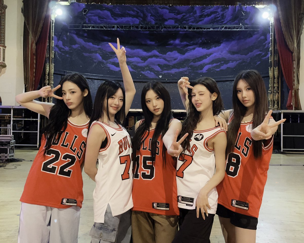 ★ ﹆ׂׂ ˖  Chicago Bulls !  %  Oh, yash! Our world proudly red and white bulls basketball jersey to cheer up the players during the game! Some of the reminisce taken are truly memorable for us.