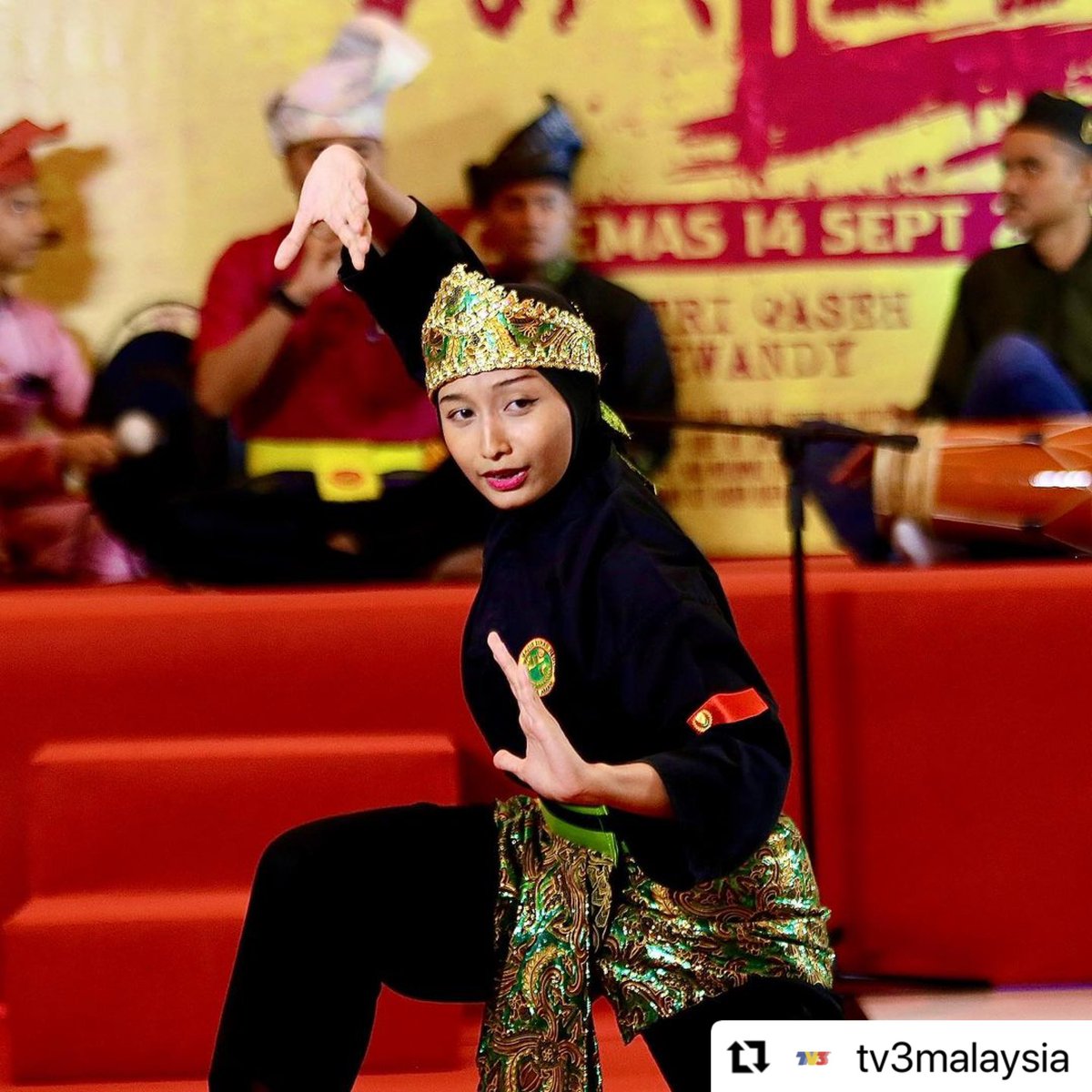 primeworksfilm's tweet photo. Sekitar Majlis Tayangan Perdana &amp; Sidang Media filem Walid, persiapkan diri anda untuk menyaksikan aksi-aksi yang mendebarkan 💥

📸: @tv3malaysia 

#FilemWalid #HidupIniKeras #HurufItuCahayaIlmu 📖 https://t.co/VU7ZqZPMnU